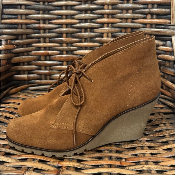 Kelsi Dagger Fanetta Women's Size 8 Brown Suede Wedge Ankle
Lace Up - Picture 13 of 14